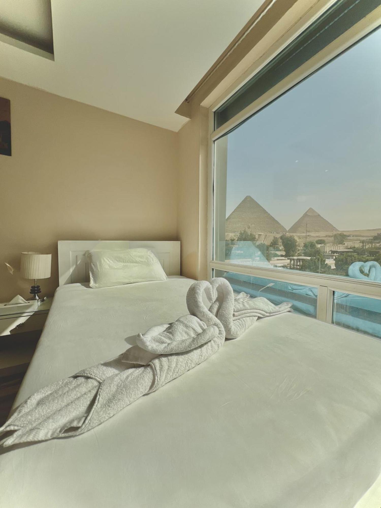Turquoise Pyramids & Grand Egyptian Museum View Hotel Kafret el-Gabal Buitenkant foto