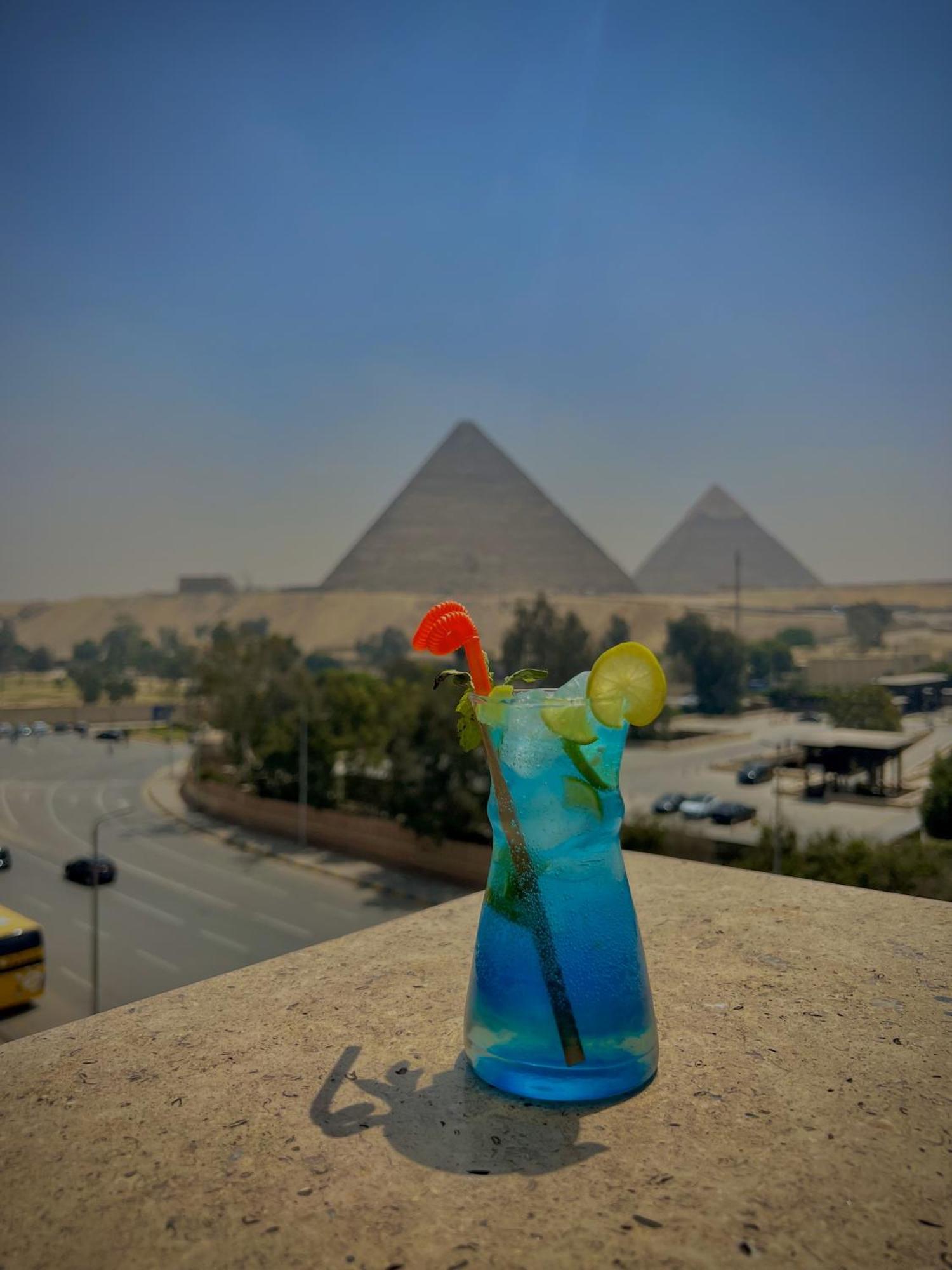 Turquoise Pyramids & Grand Egyptian Museum View Hotel Kafret el-Gabal Buitenkant foto