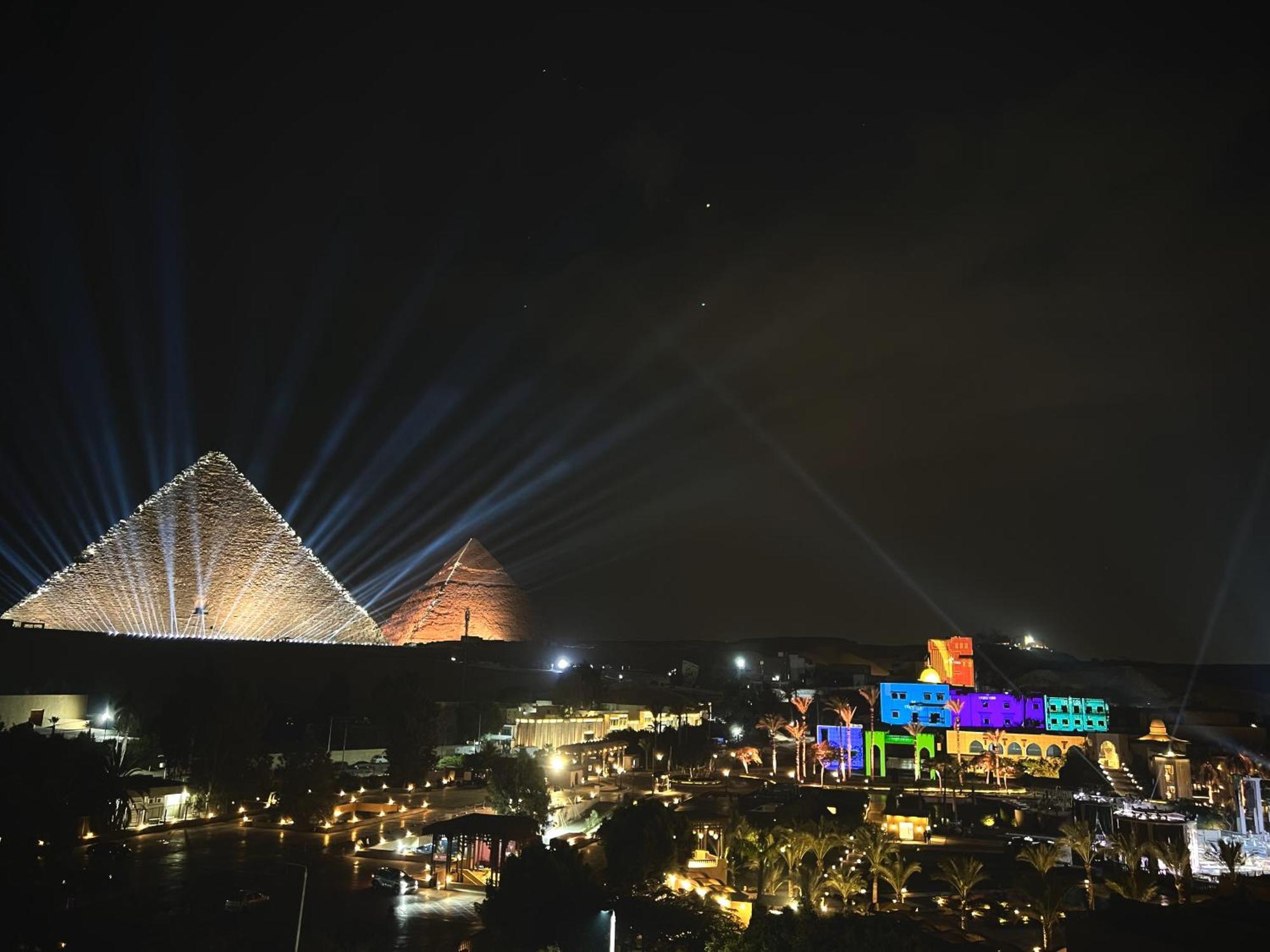 Turquoise Pyramids & Grand Egyptian Museum View Hotel Kafret el-Gabal Buitenkant foto
