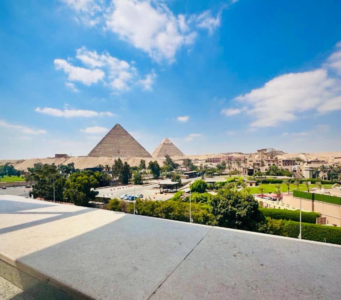 Turquoise Pyramids & Grand Egyptian Museum View Hotel Kafret el-Gabal Buitenkant foto